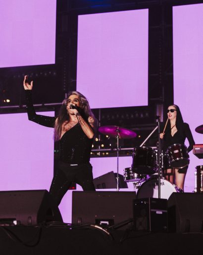 Mario Vaquerizo junto a Nancys Rubias durante su actuación en el MMT Fest 2026 celebrado en Maspalomas, Gran Canaria.
